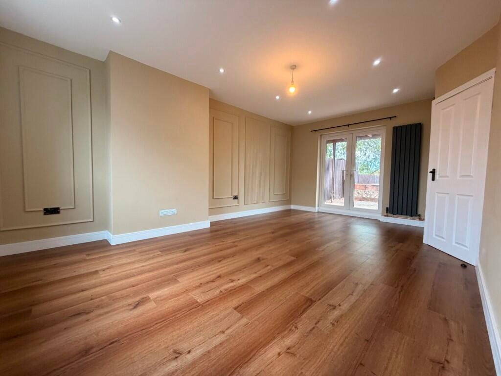 House Highbury Close in Salisbury