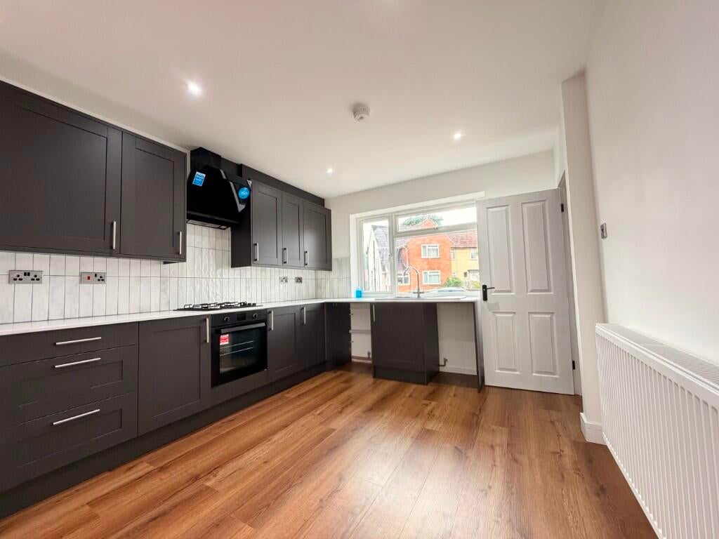 House Highbury Close in Salisbury