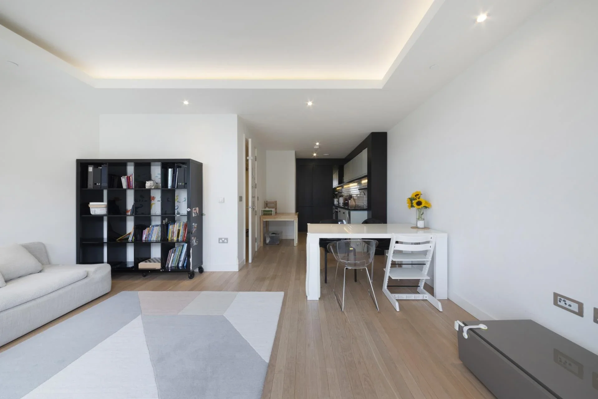 Flat Cobblestone Square in Greater London