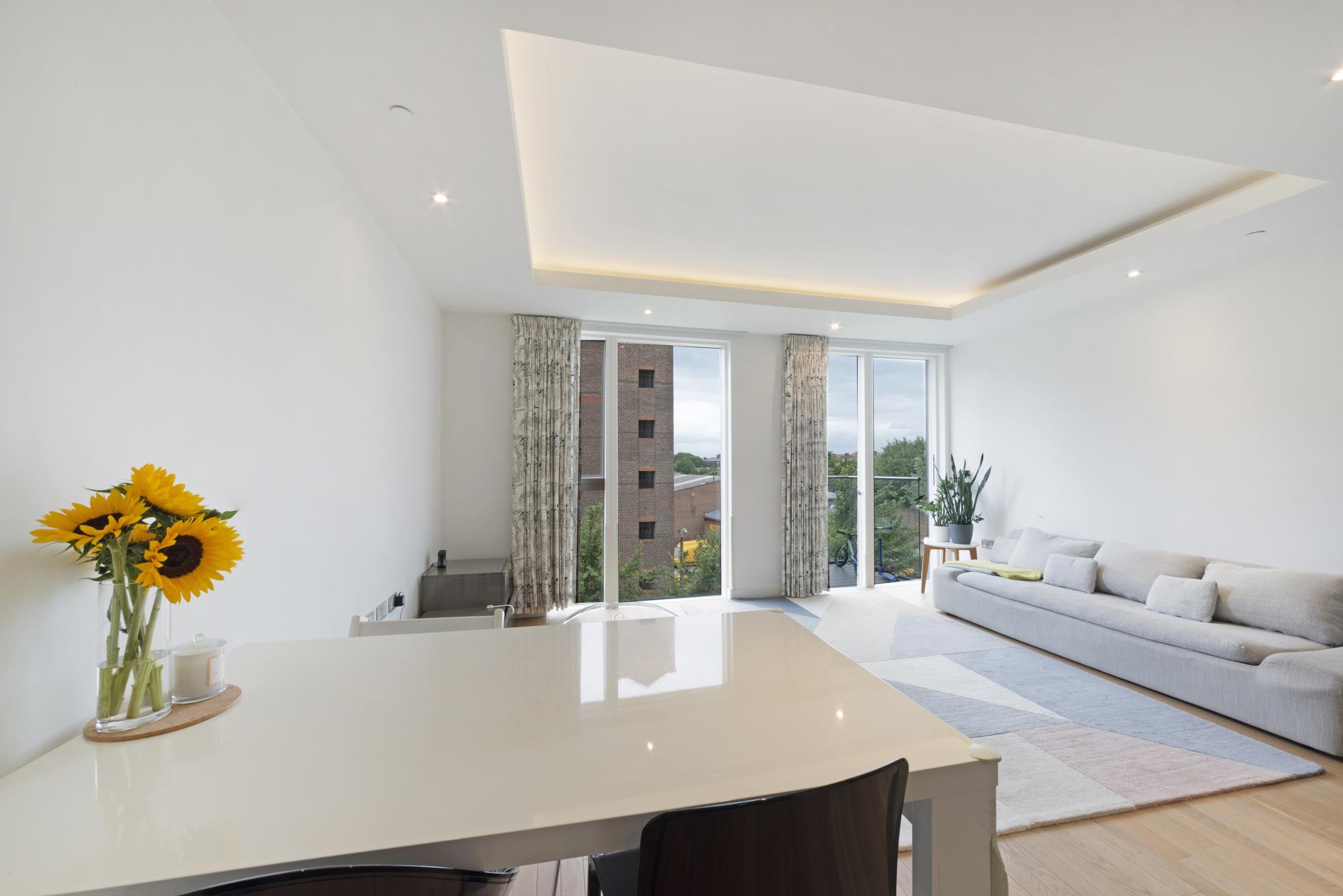 Flat Cobblestone Square in Greater London