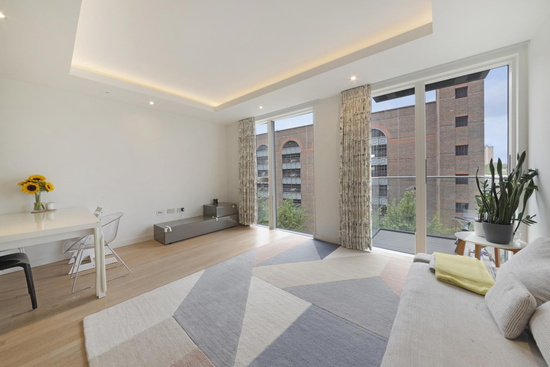 Flat Cobblestone Square in Greater London