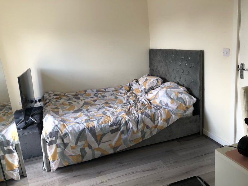 Room Renshaw Drive in Royal Leamington Spa