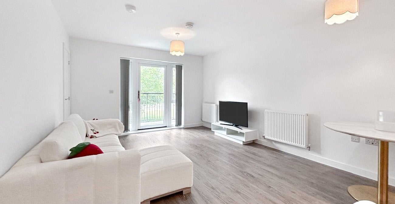Flat Kings Hill Avenue in Tonbridge and Malling