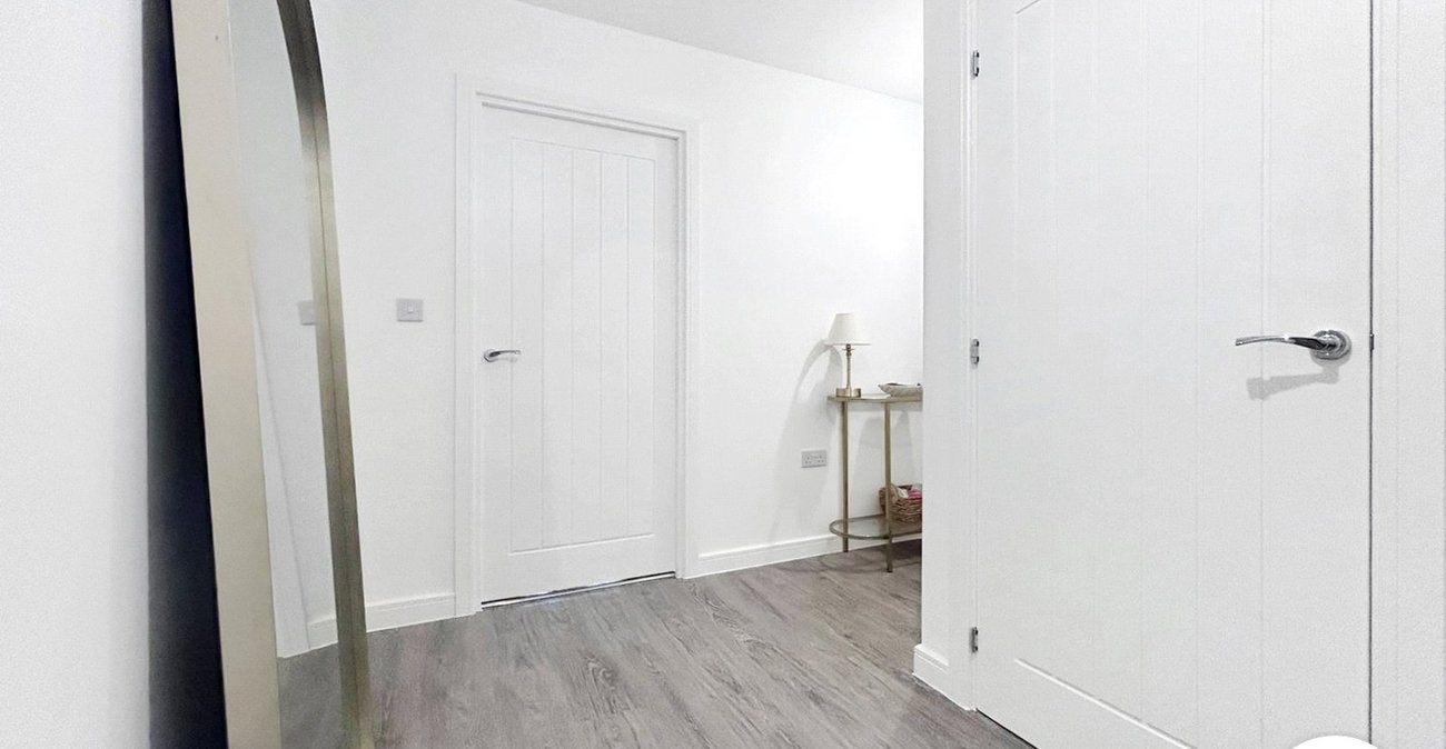 Flat Kings Hill Avenue in Tonbridge and Malling