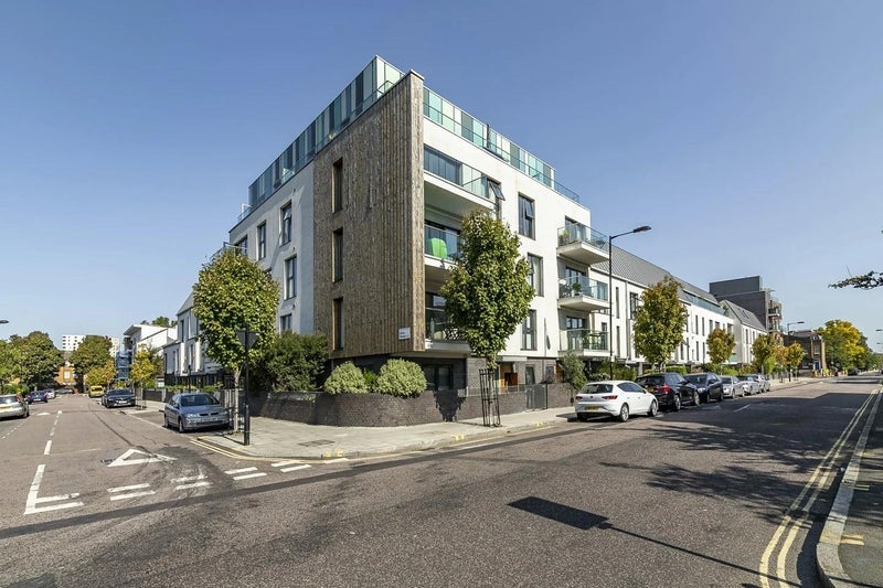 Flat Richmond Road in Greater London