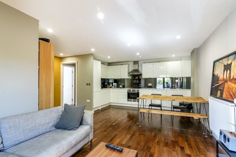 Flat Richmond Road in Greater London