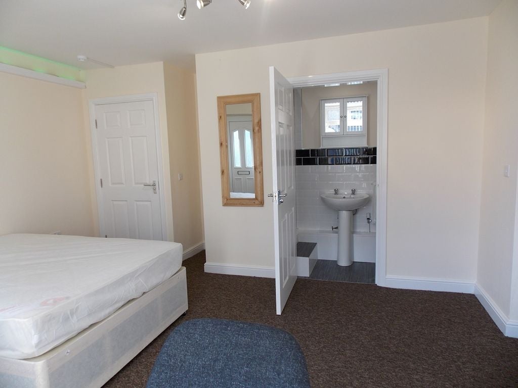 Room Lambton Street in Hull