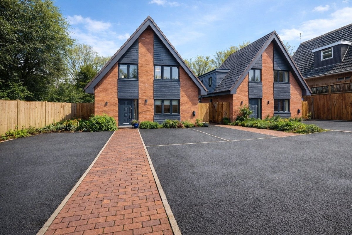 House Alpine Way in Wolverhampton