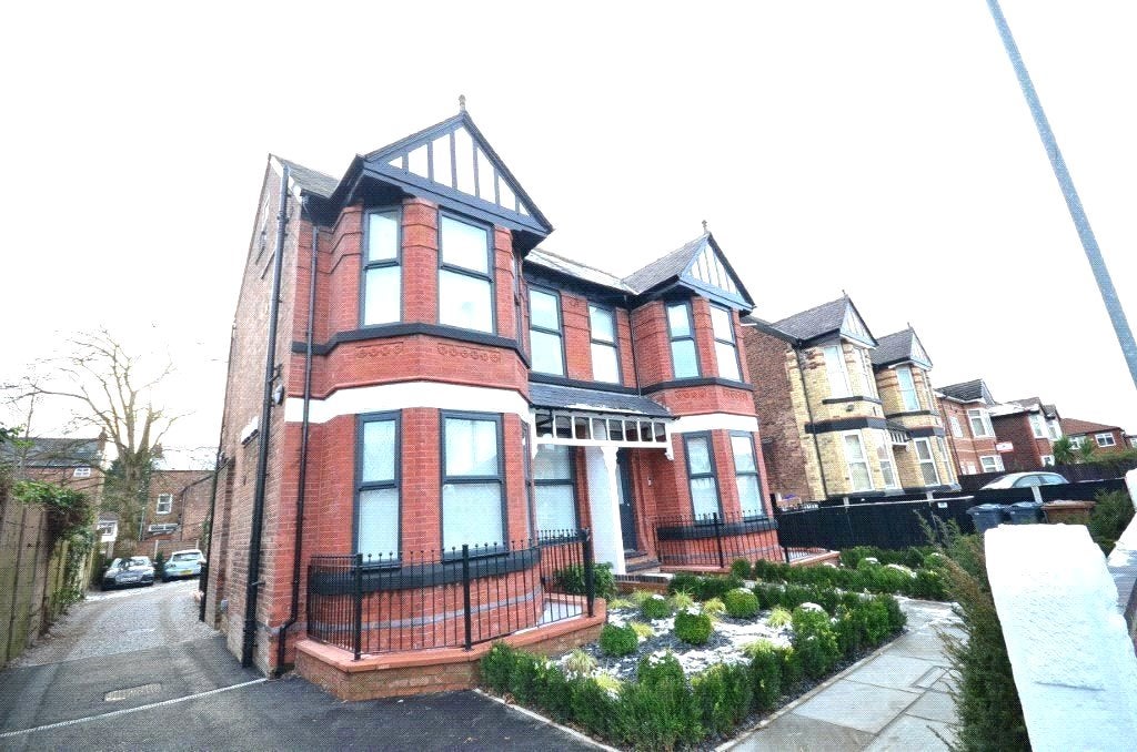 Flat Abberton Road in Manchester