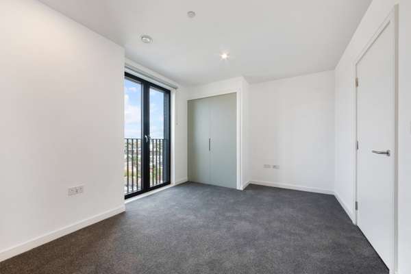 Flat Plaistow Road in Greater London