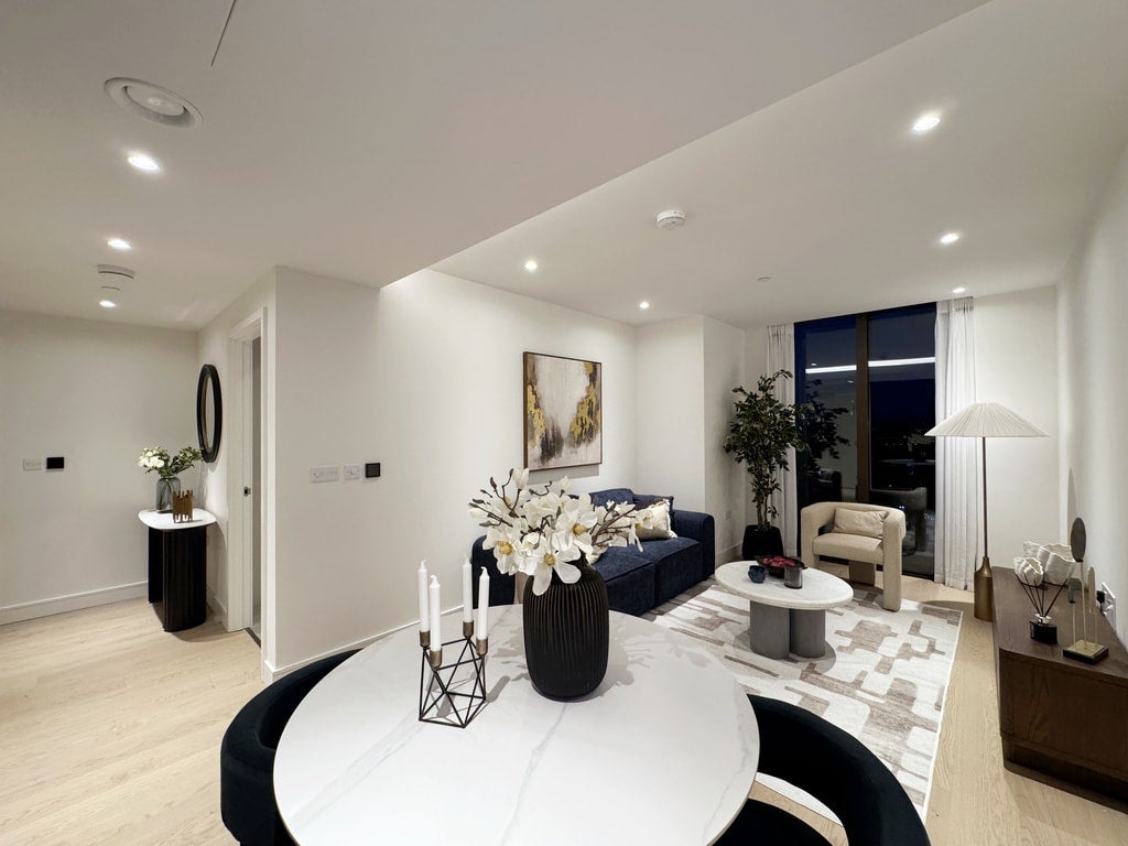 Flat South Quay Square in Greater London