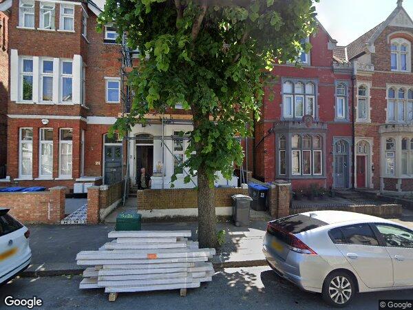 Flat Dean Road in Greater London