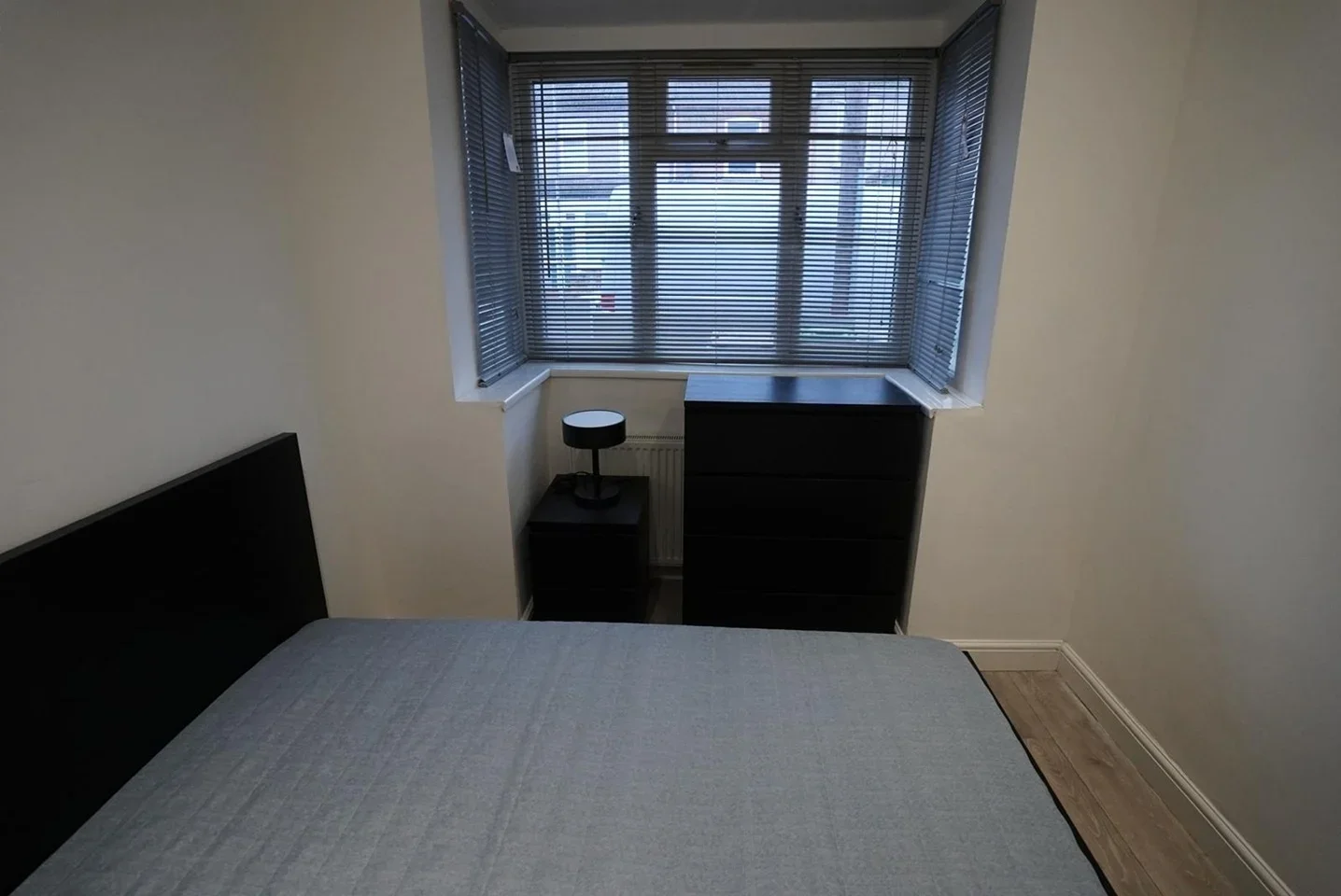 Room Harrow Road in Greater London