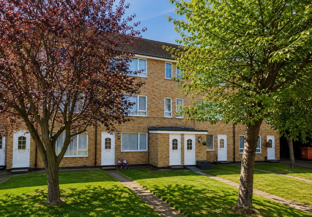 Flat Langham Court in Greater London