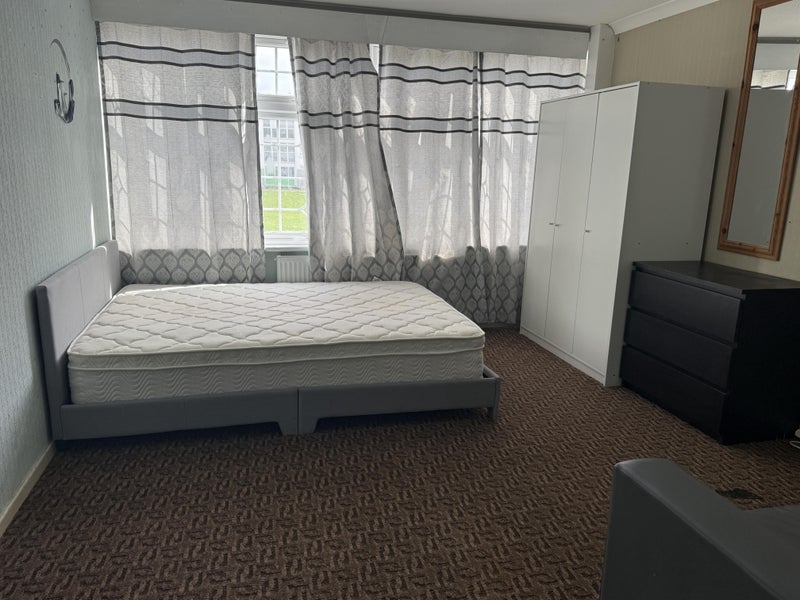 Room Brecon Close in Greater London