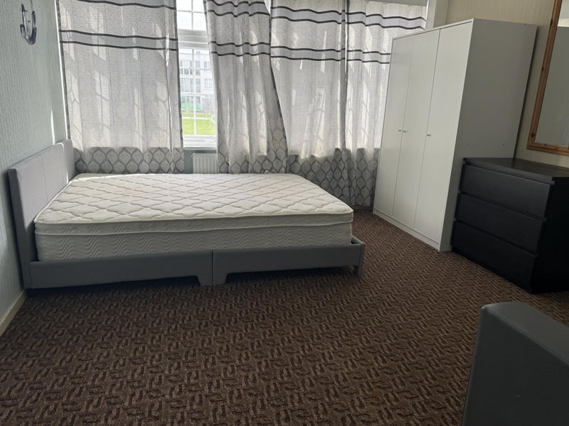 Room Brecon Close in Greater London
