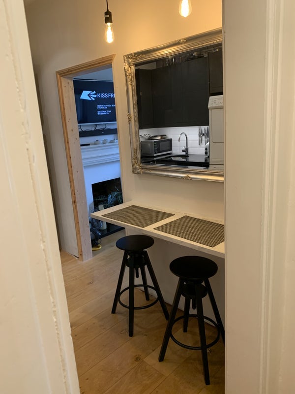 Room Effra Road in Greater London