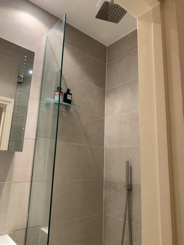Room Effra Road in Greater London