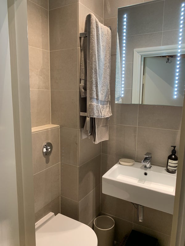 Room Effra Road in Greater London