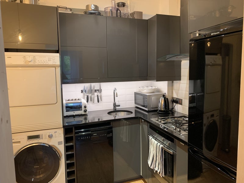 Room Effra Road in Greater London