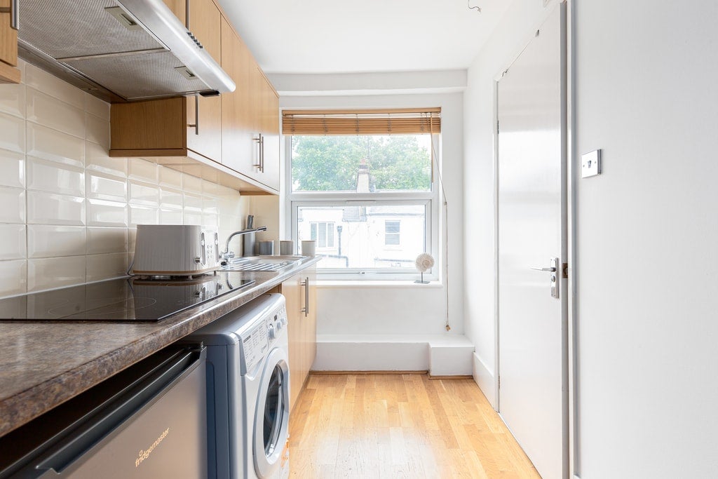 Room Leinster Gardens in City of Westminster