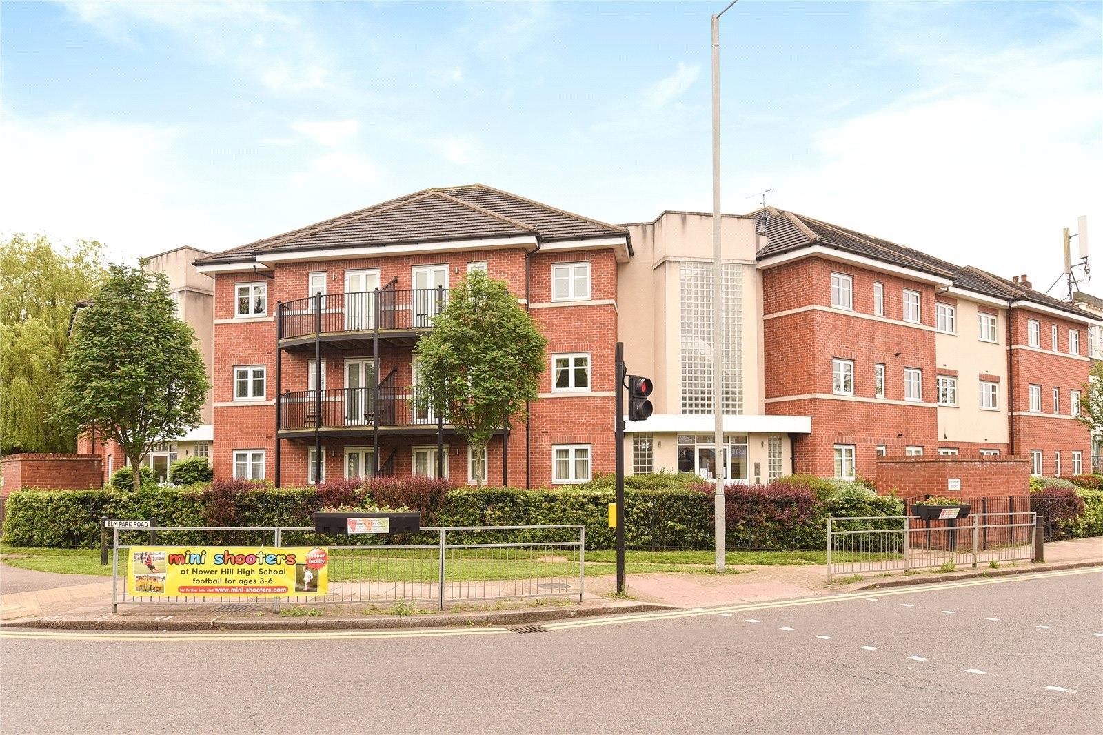 Flat Elm Park Court in Greater London