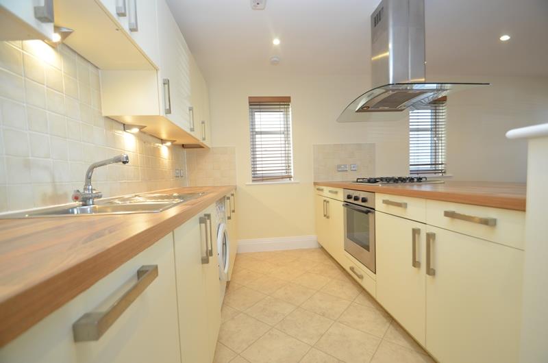 Flat Elm Park Court in Greater London
