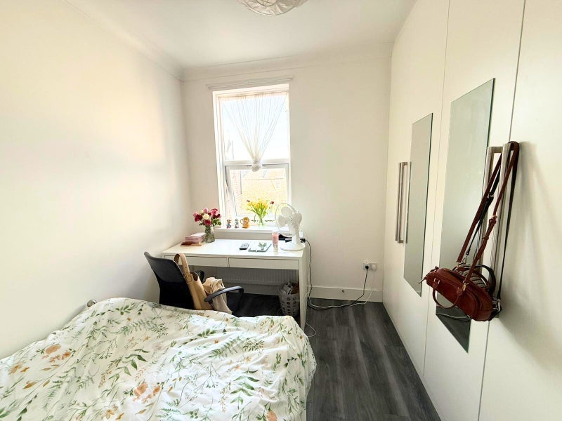 Room Kirton Road in Greater London