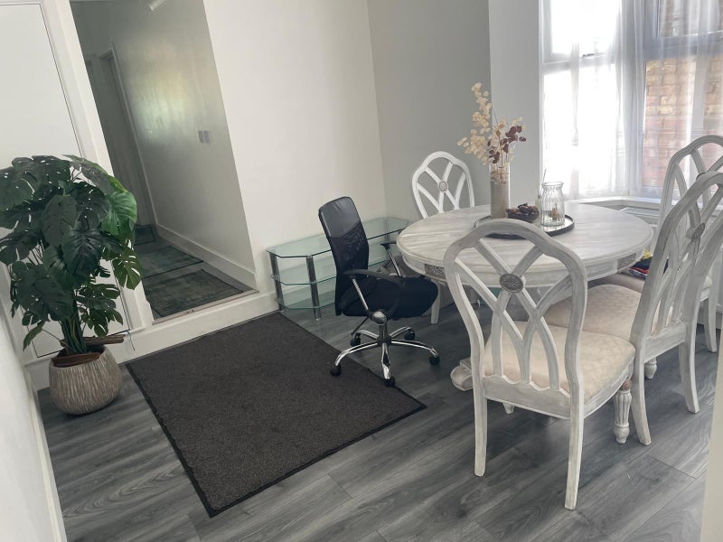 Room Kirton Road in Greater London