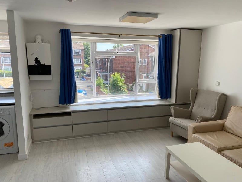 Flat Bledlow Close in Greater London