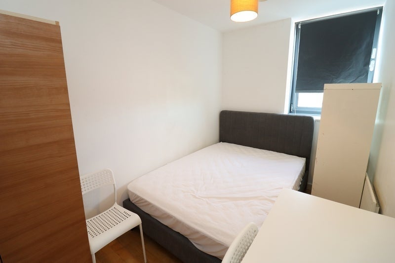 Room East India Dock Road in Greater London