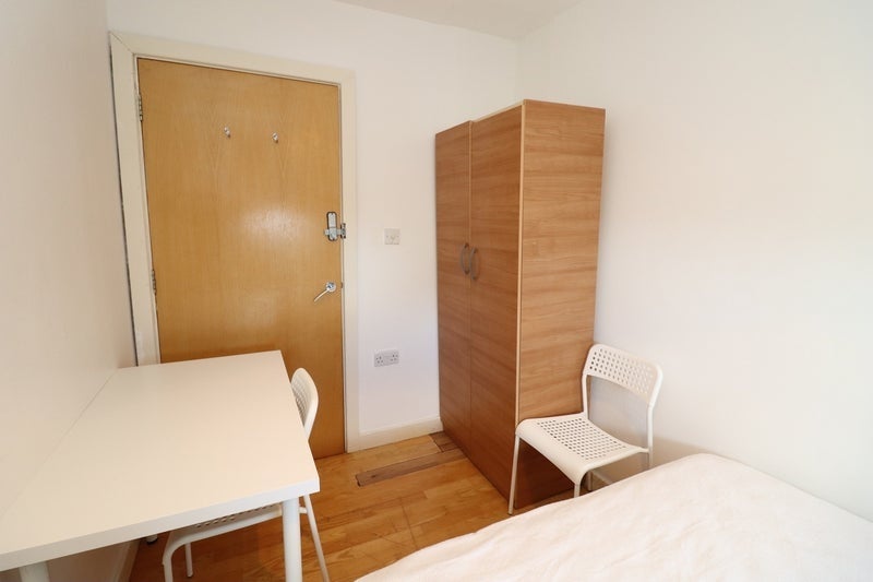 Room East India Dock Road in Greater London