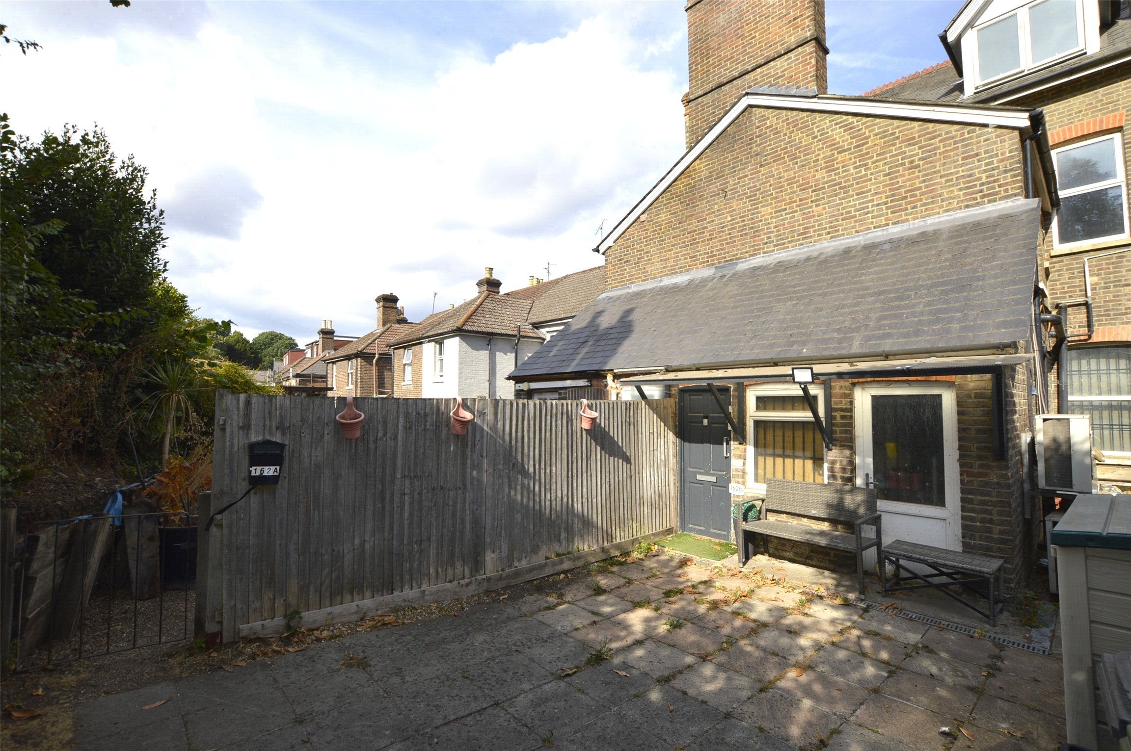 Flat Garlands Road in Reigate and Banstead