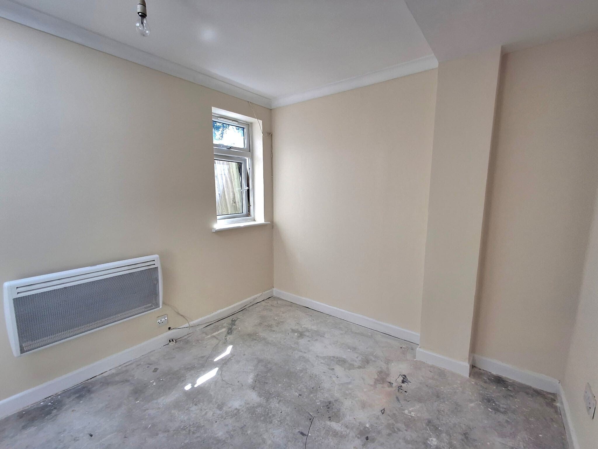 Flat Hazleton Way in Havant
