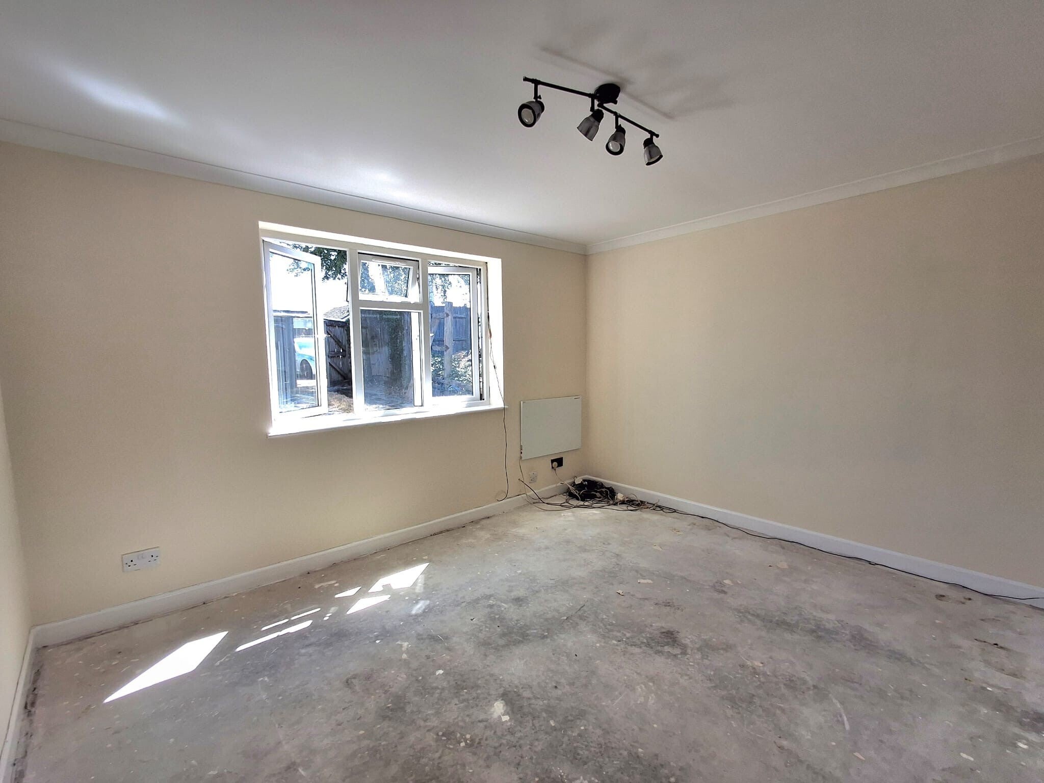 Flat Hazleton Way in Havant