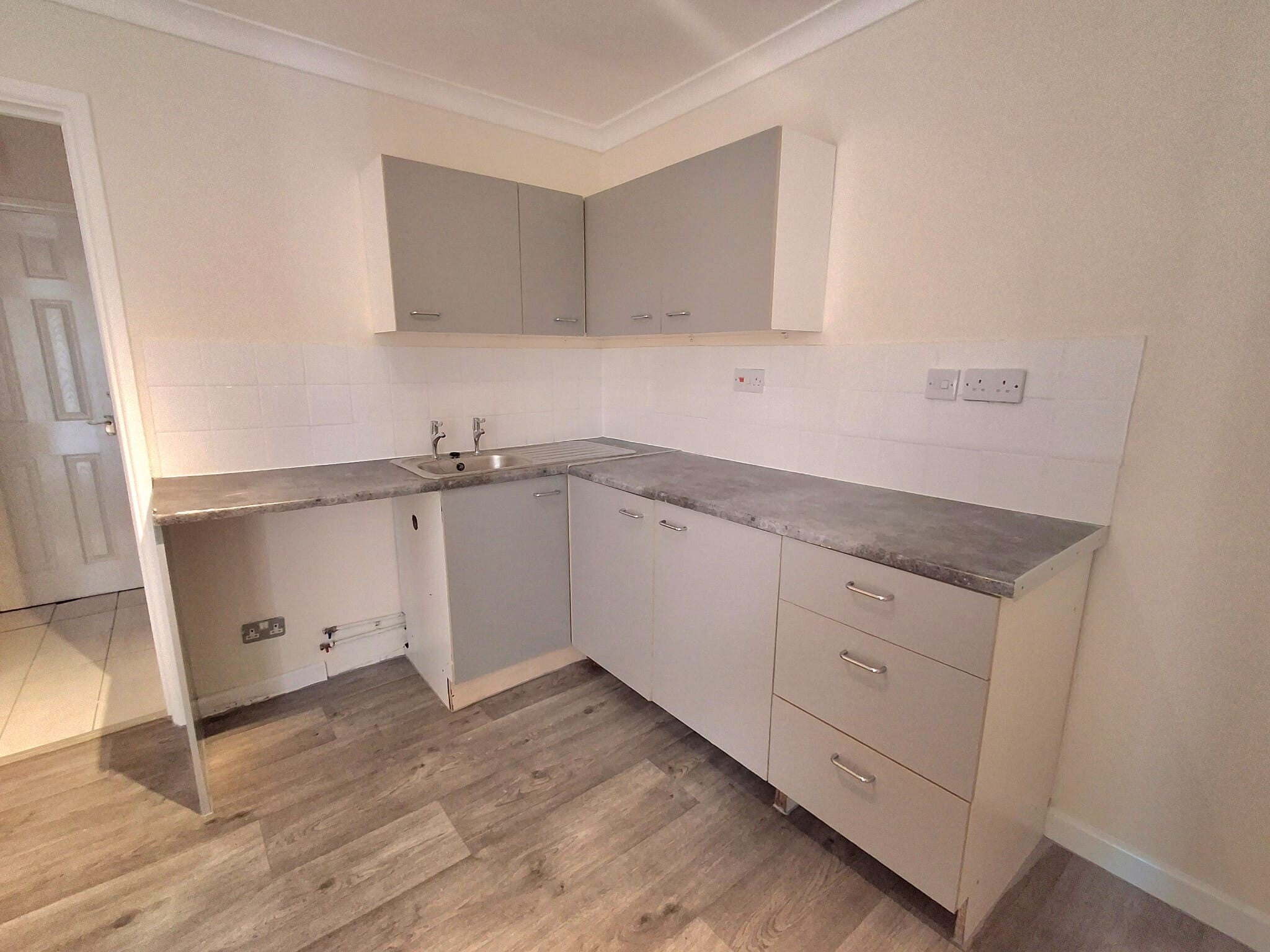 Flat Hazleton Way in Havant
