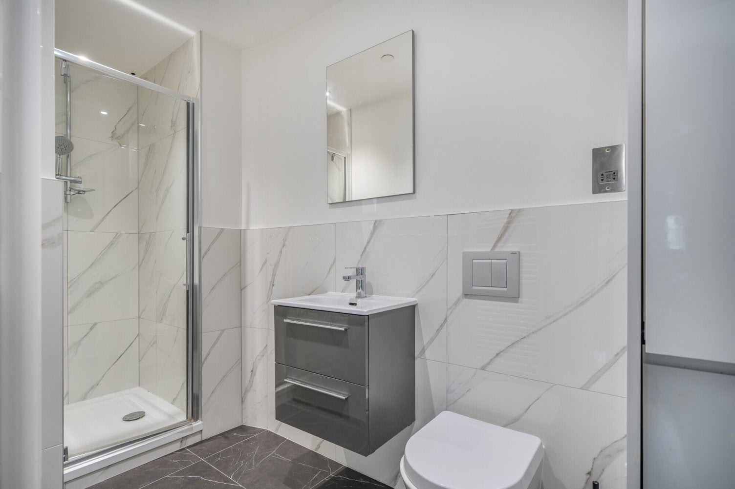 Flat Brookmill Road in Greater London