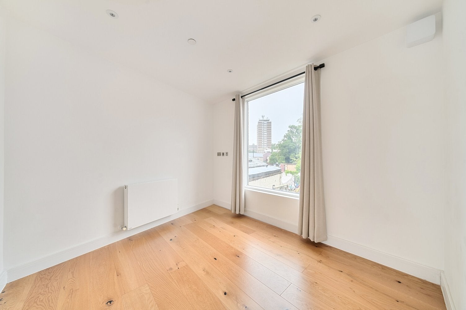 Flat Brookmill Road in Greater London