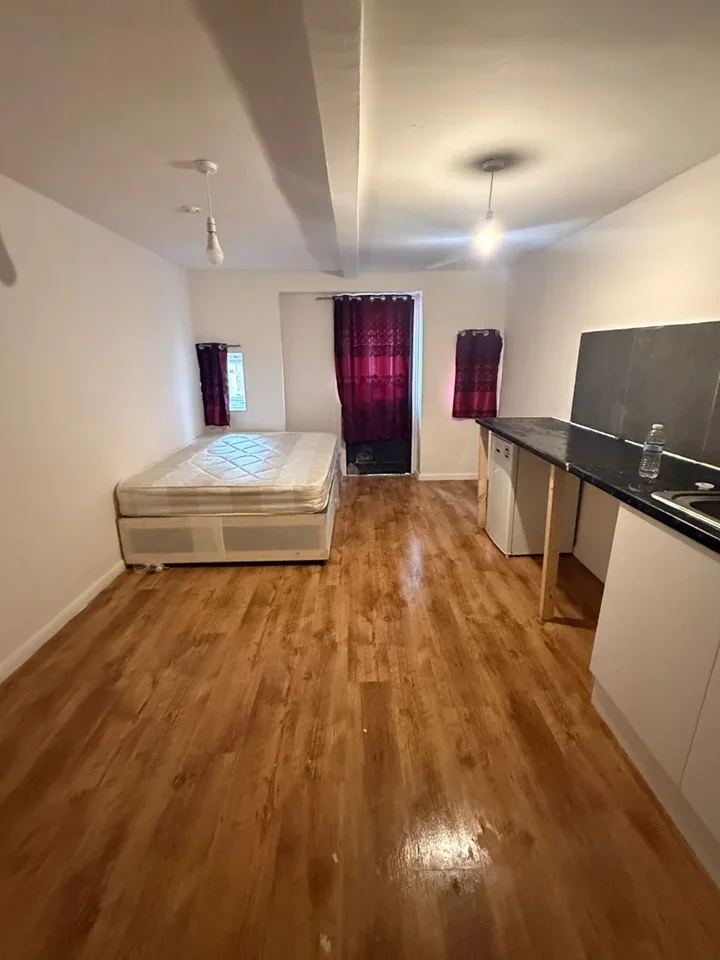 Room Vincents Path in Greater London