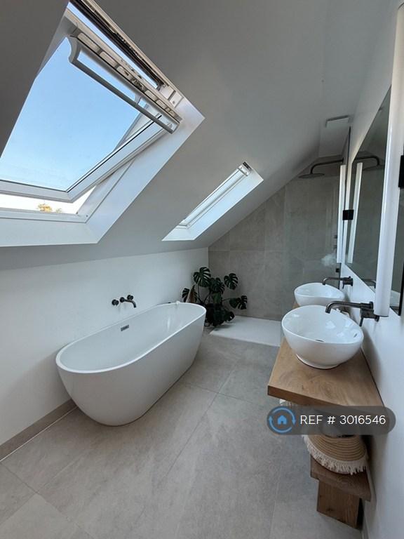 House Bassetts Way in Greater London