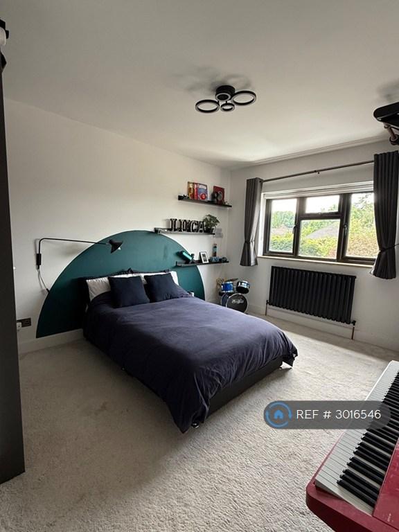 House Bassetts Way in Greater London
