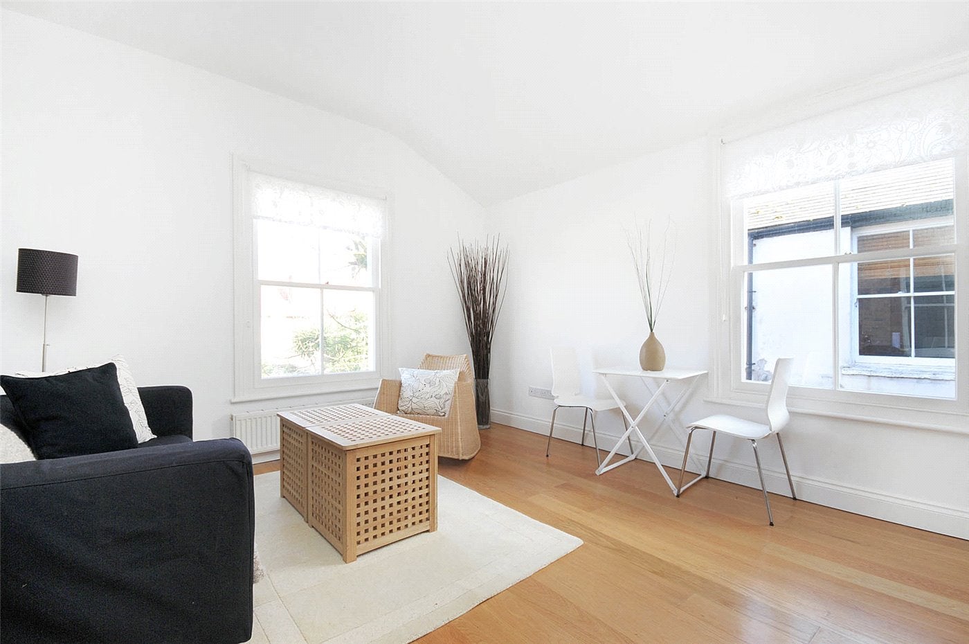 Flat Dunraven Road in Greater London