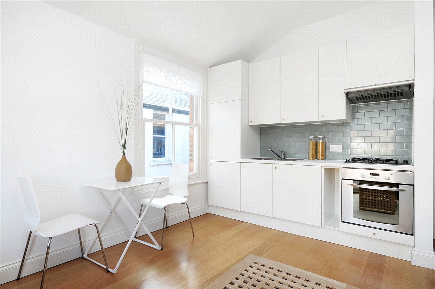Flat Dunraven Road in Greater London