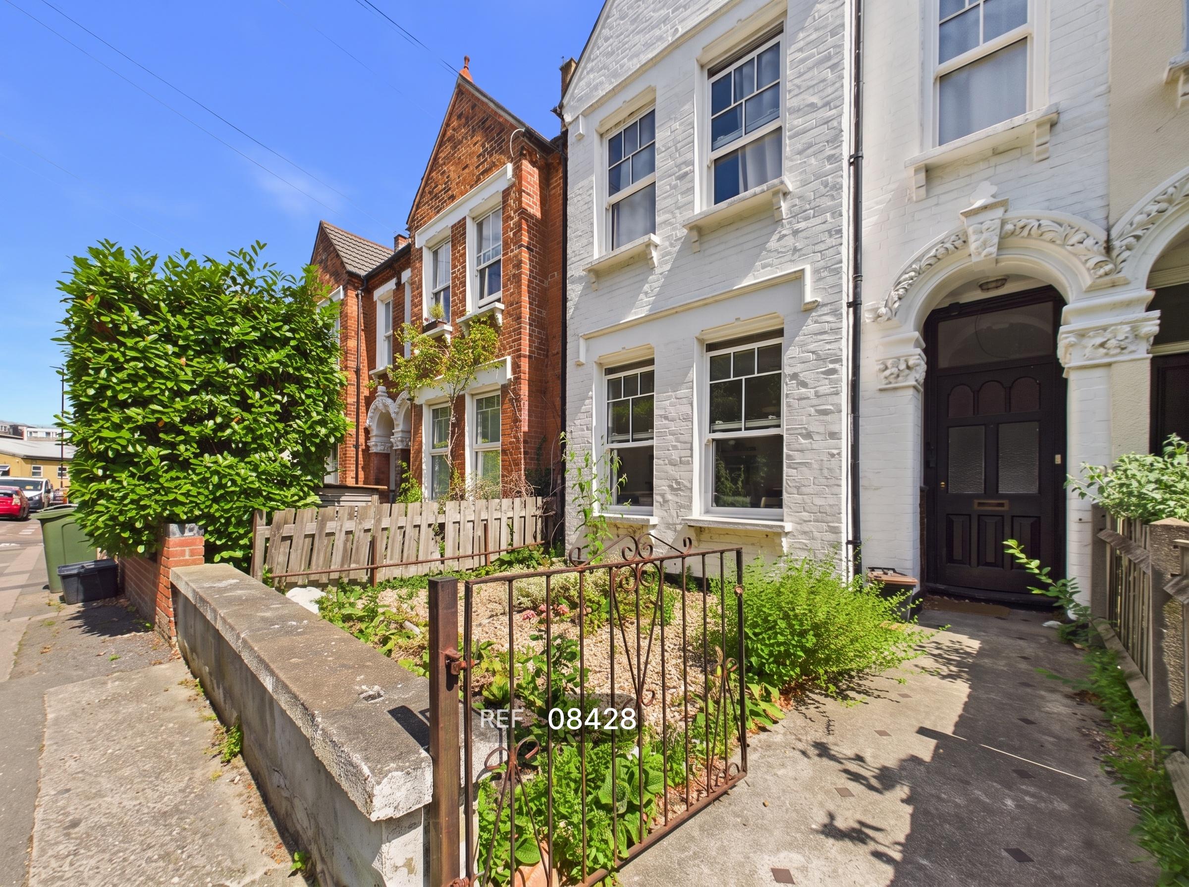 Flat Upper Tulse Hill in Greater London