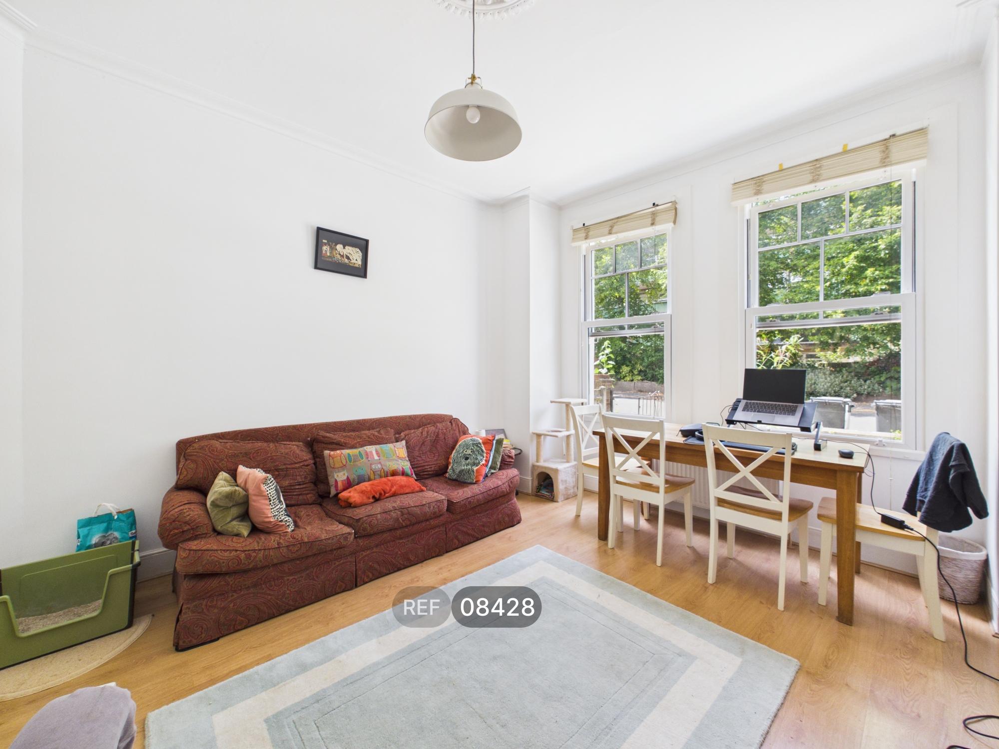 Flat Upper Tulse Hill in Greater London
