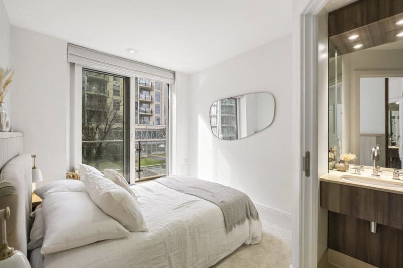 Flat Juniper Drive in Greater London