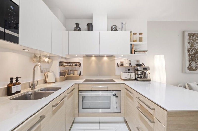 Flat Juniper Drive in Greater London