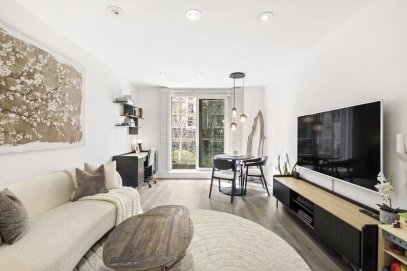 Flat Juniper Drive in Greater London