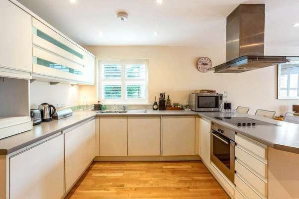Flat Osborne Mews in Windsor