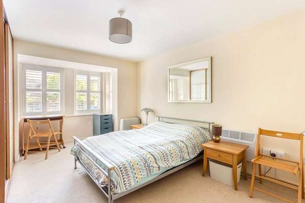 Flat Osborne Mews in Windsor